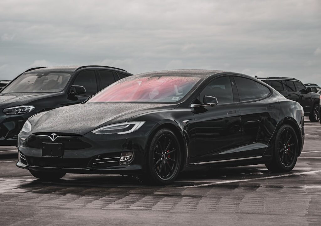 2024 Tesla Model S Plaid Tri-Motor AWD Photo 2