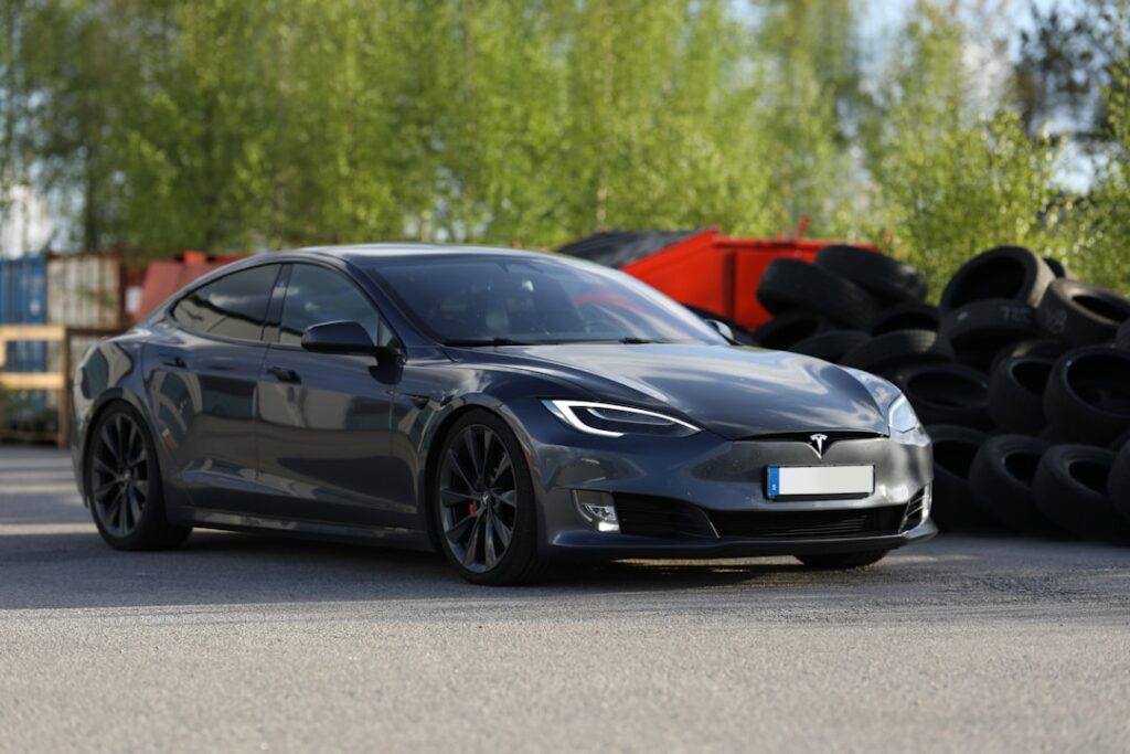 2024 Tesla Model S Plaid Tri-Motor AWD Photo 5