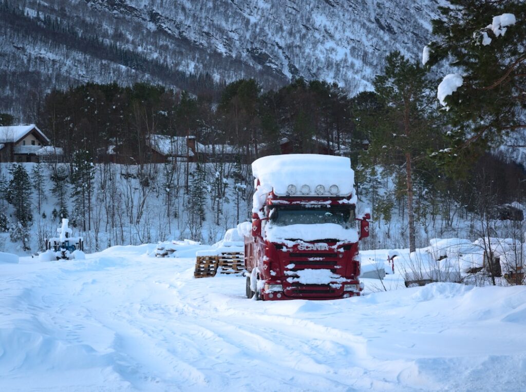 Red 2024 Scania R500 V8 Heavy Duty Tractor Truck Photo 4