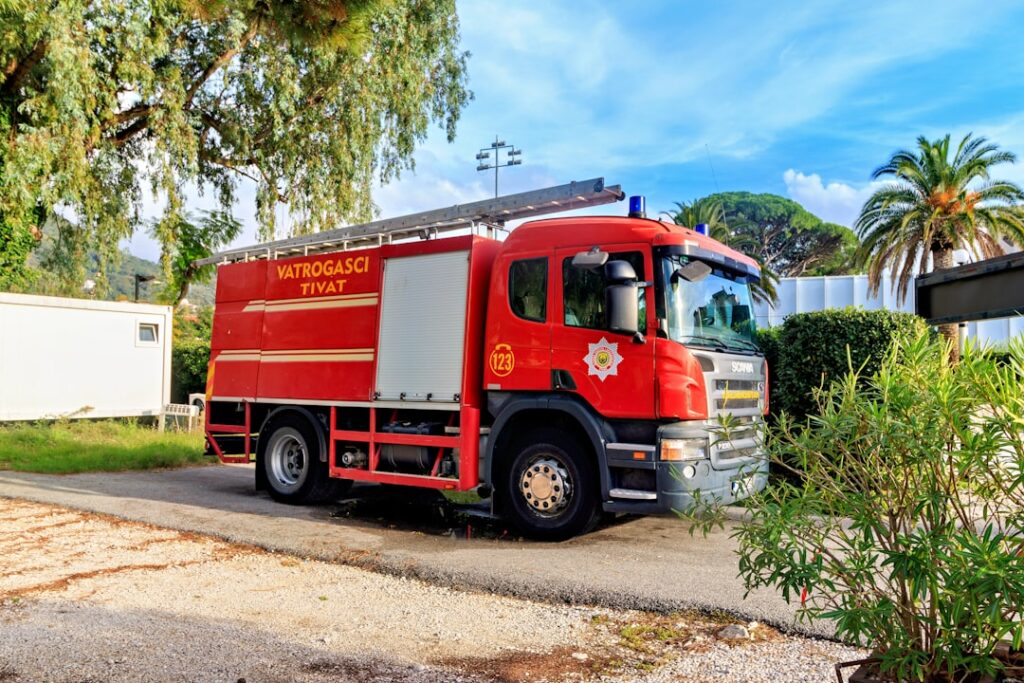 Red 2024 Scania R500 V8 Heavy Duty Tractor Truck Photo 5
